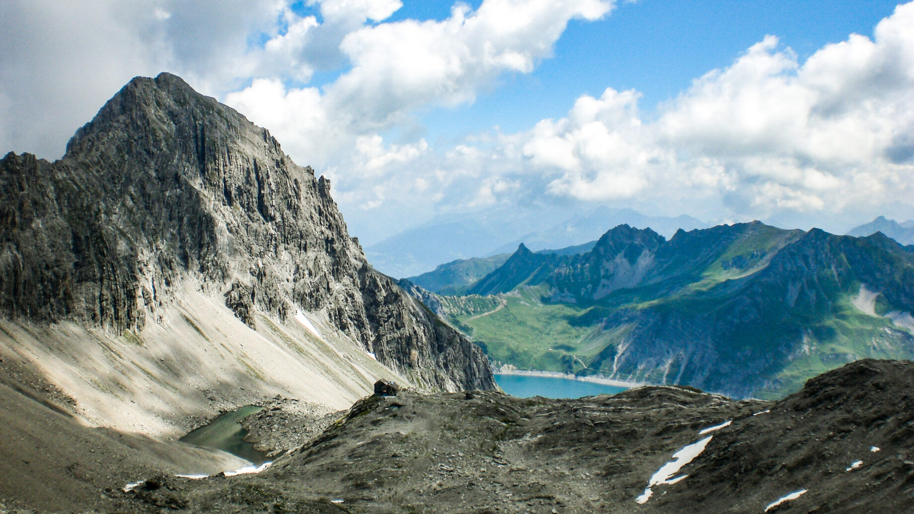 Blick zur (alten) Totalphütte mit Lünersee, links der Seekopf. Foto: Norman und Lisa