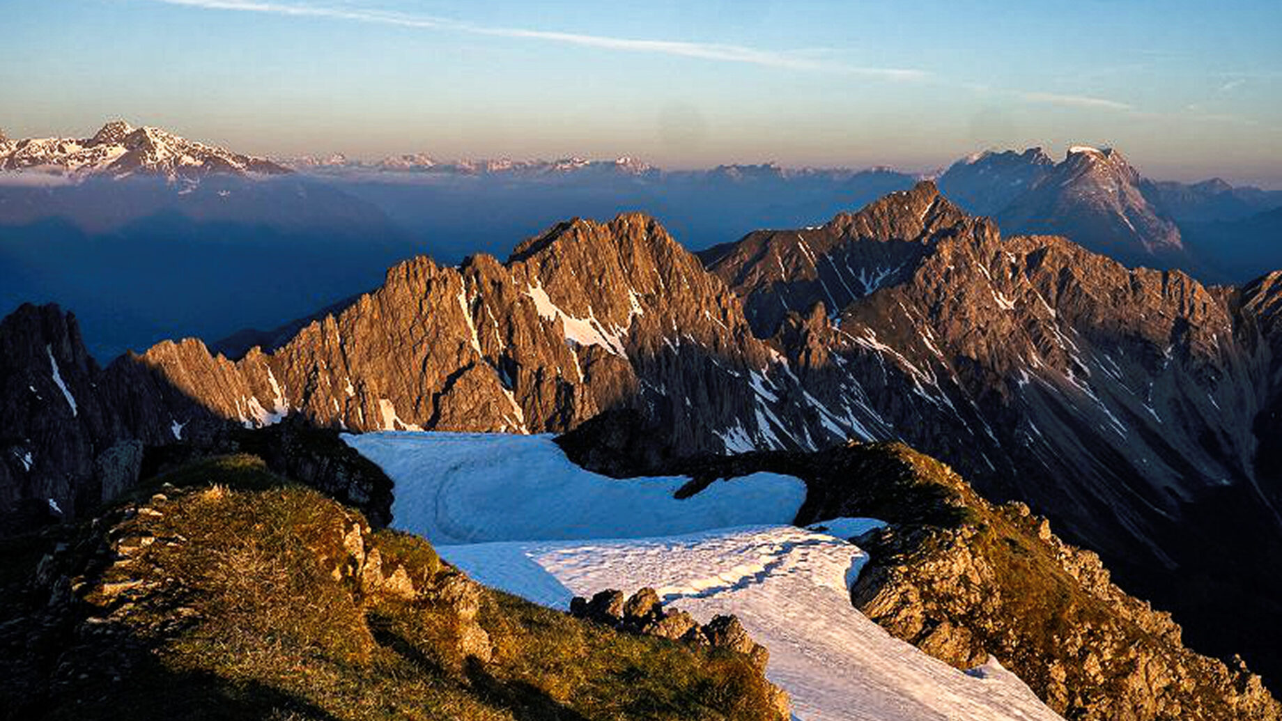 Lohn der Frühaufsteher: Sonnenaufgang auf der Erlspitze. Foto: Naturpark Karwendel