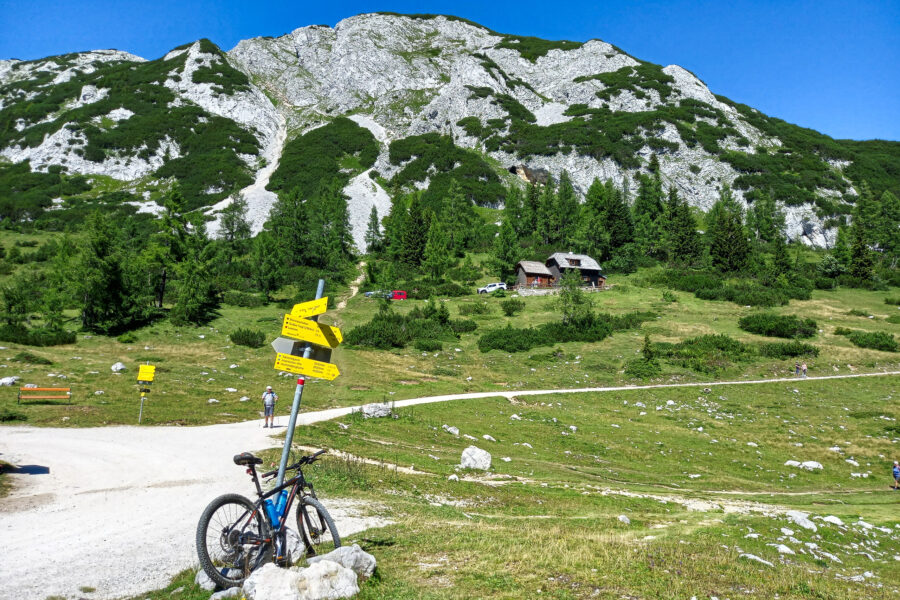 Radlparkplatz mit Blick auf den Traweng. Foto: Martina Friesenbichler