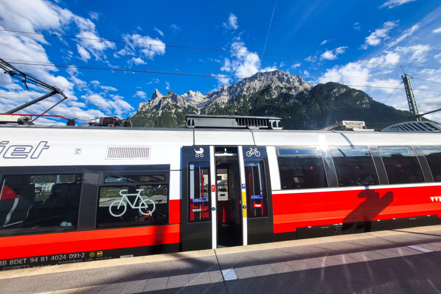 Schon beim Aussteigen aus dem Zug sind wir gefühlt bereits mitten im Karwendel. Foto: Anna, POW AT