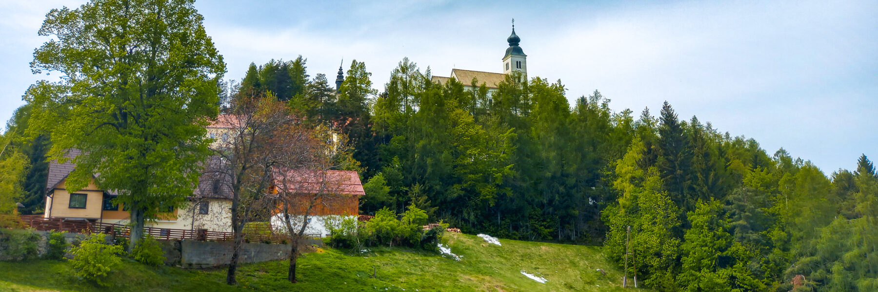 Blick zur Kirche. Foto: Martina Friesenbichler