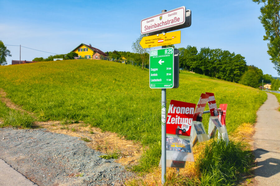 Kurz nach Gamlitz beginnt das Genussradeln durch idyllische Weinberge. Über den Sernauberg führt der Weinlandradweg nach Leutschach. Foto: Martina Friesenbichler