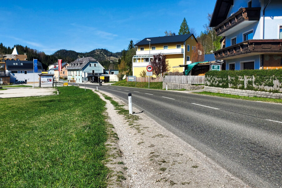 Die letzten Meter entlang der Hauptstraße zurück nach Mitterbach und zur Busstation. Foto: Linda Prähauser