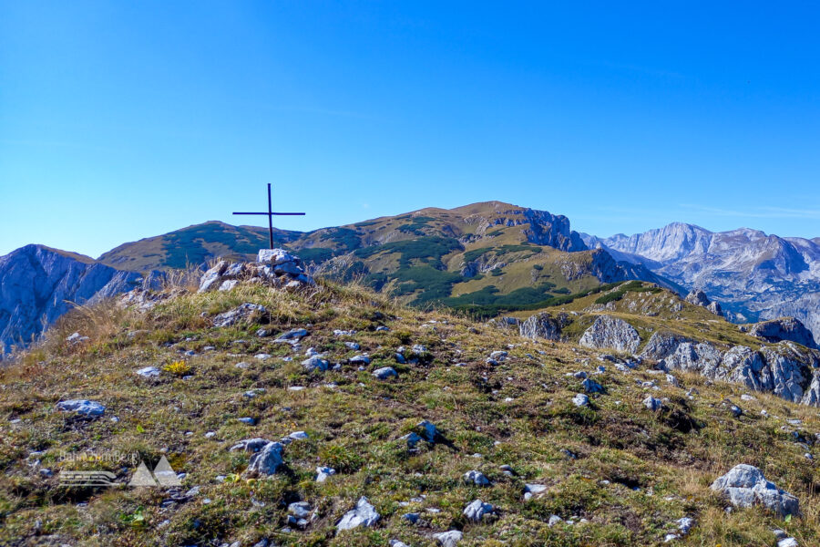 Kleines Gipfelkreuz am Feistringstein (1.836 Meter). Foto: Martina Friesenbichler