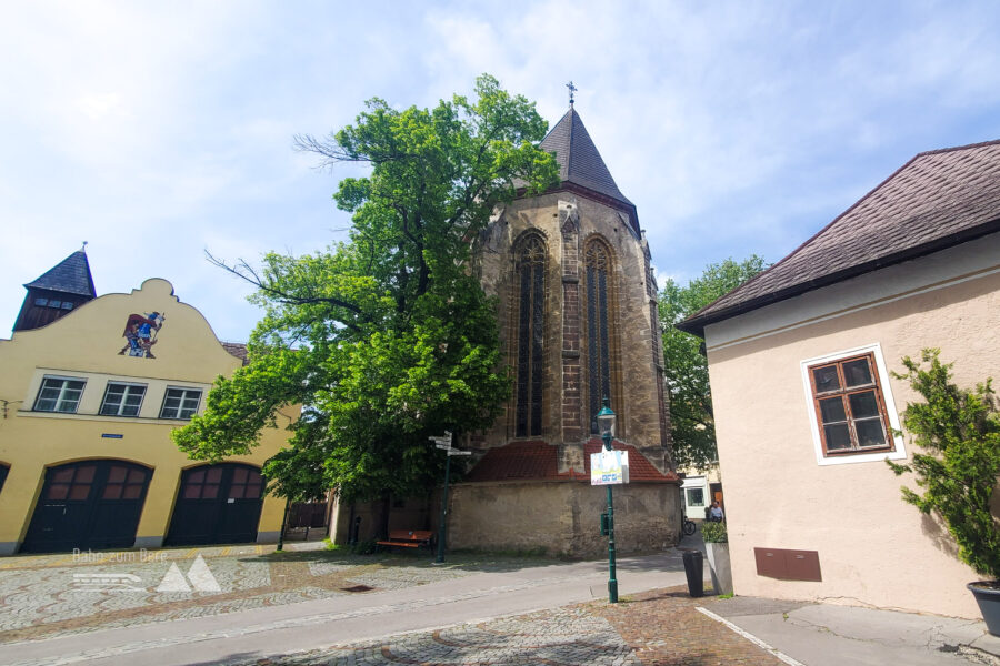 Mödlinger Innenstadt mit Blick auf die Katholische Spitalkirche Mödling. Foto: Linda Prähauser
