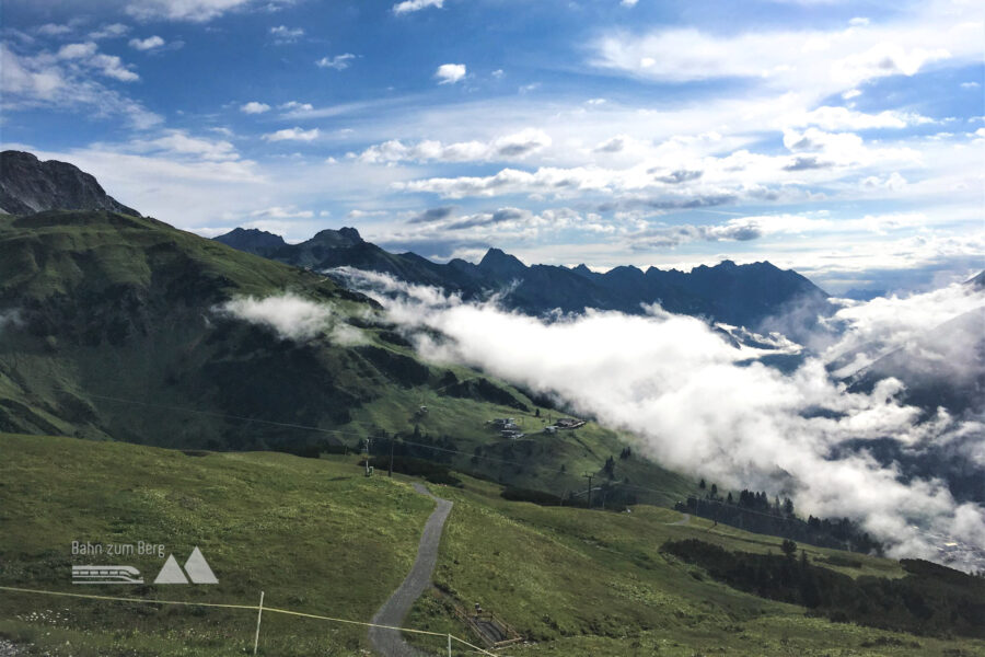 Morgenstimmung bei der Bergfahrt, links kann man die Kapallbahn (unser Ziel) erkennen. Foto: Alice Frischherz