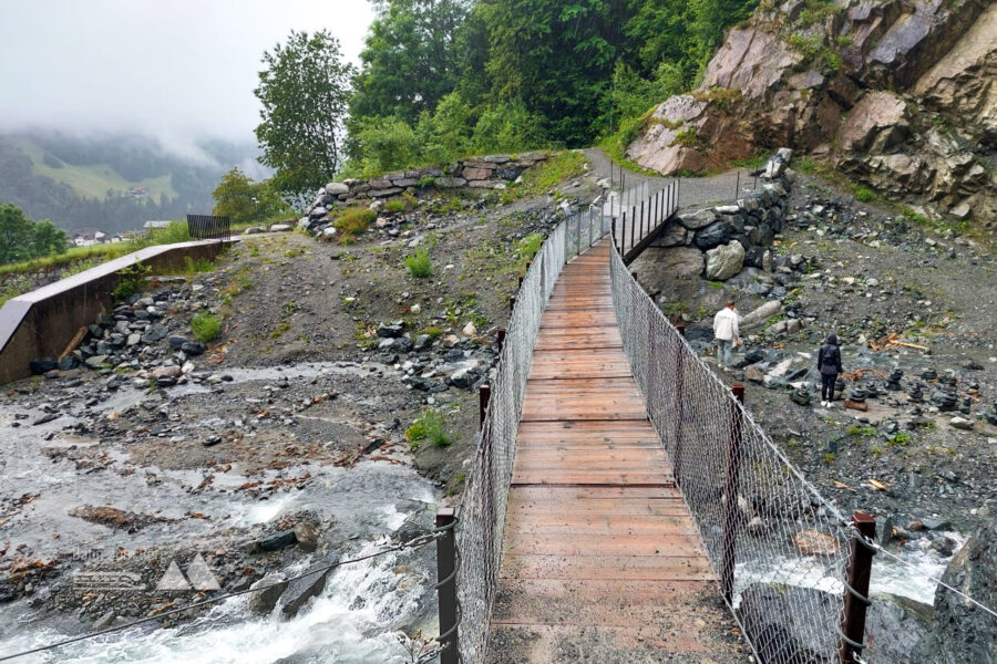 Vor dem Wasserfall führt eine Brücke über den Balbierbach. Foto: Alice Frischherz