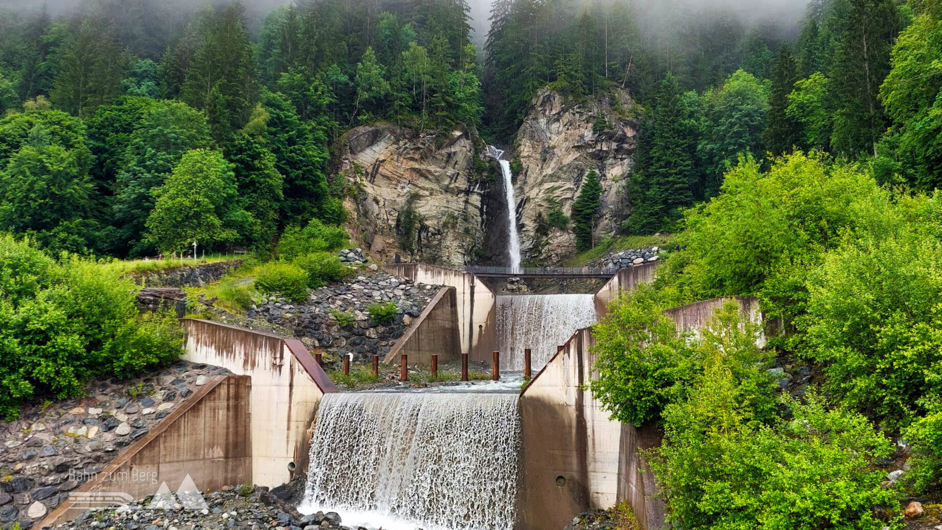 Blick zurück auf den Balbierfall mit zwei Kaskaden im Balbierbach. Foto: Alice Frischherz