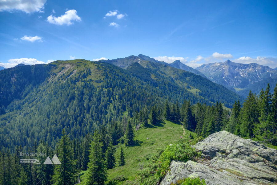 Blick zurück zur Guschen auf dem Weg zum Rossfeld. Foto: Martina Friesenbichler