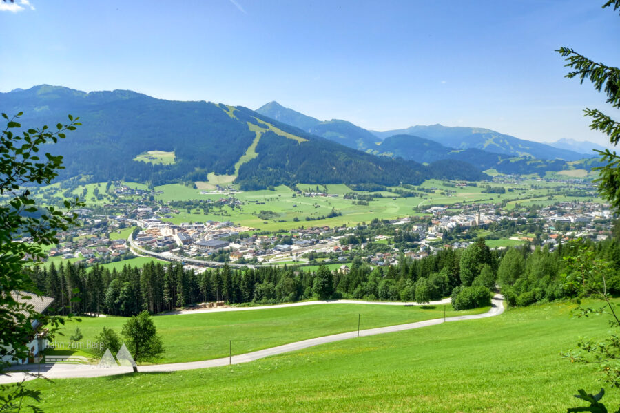 Blick auf Radstadt beim Abstieg. Foto: Martina Friesenbichler