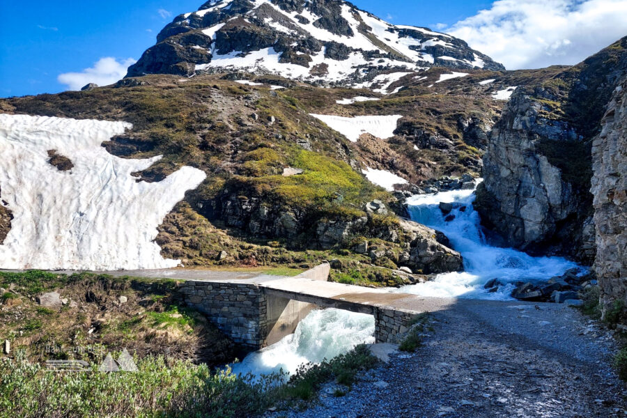 Eine Brücke führt über den Klostertaler Bach. Foto: Alice Frischherz