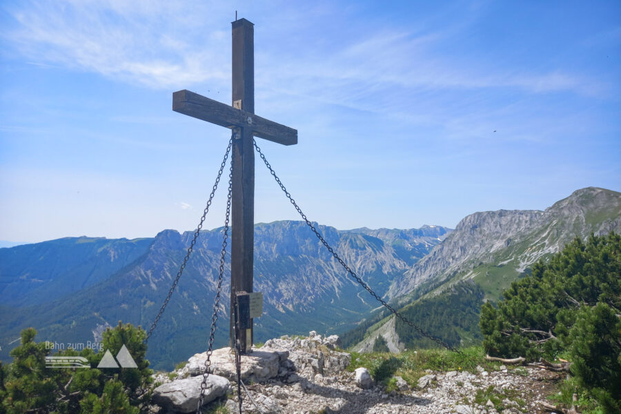 Seeleiten (1.734 Meter). Links vom Kreuz der Feistringstein. Foto: Martina Friesenbichler