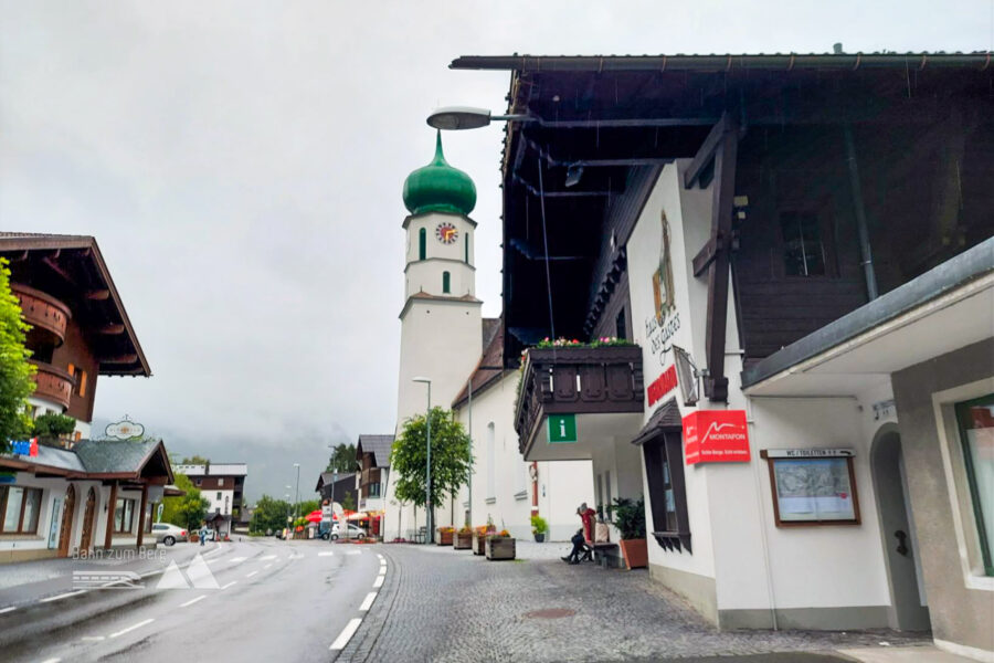 Bushaltestelle St. Gallenkirch Zentrum mit Toiletten. Foto: Alice Frischherz