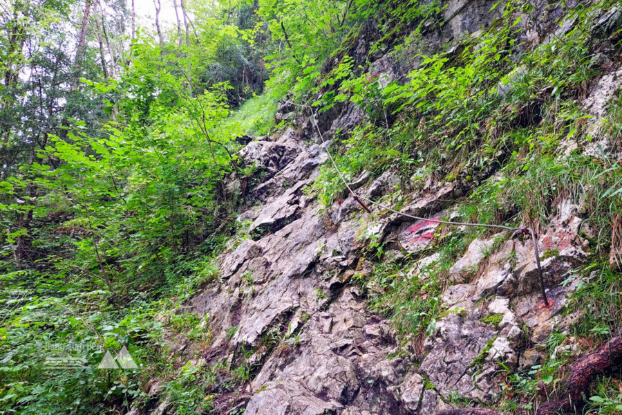 Seilversicherte Stelle am Beginn des Aufstiegs auf den großen Barmstein. Foto: Alice Frischherz