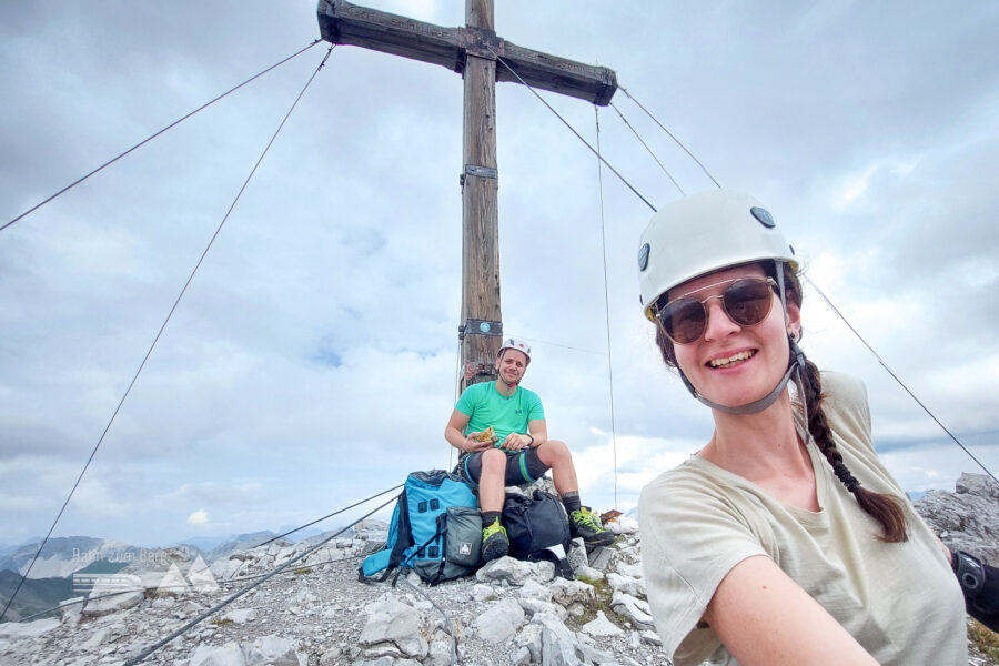 Gipfelrast auf der Weißschrofenspitze. Foto: Alice Frischherz