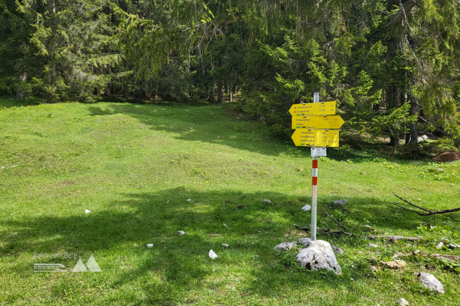 Der Wegweiser zeigt uns den Weg auf den Tamischbachturm. Foto: Anna, POW AT.