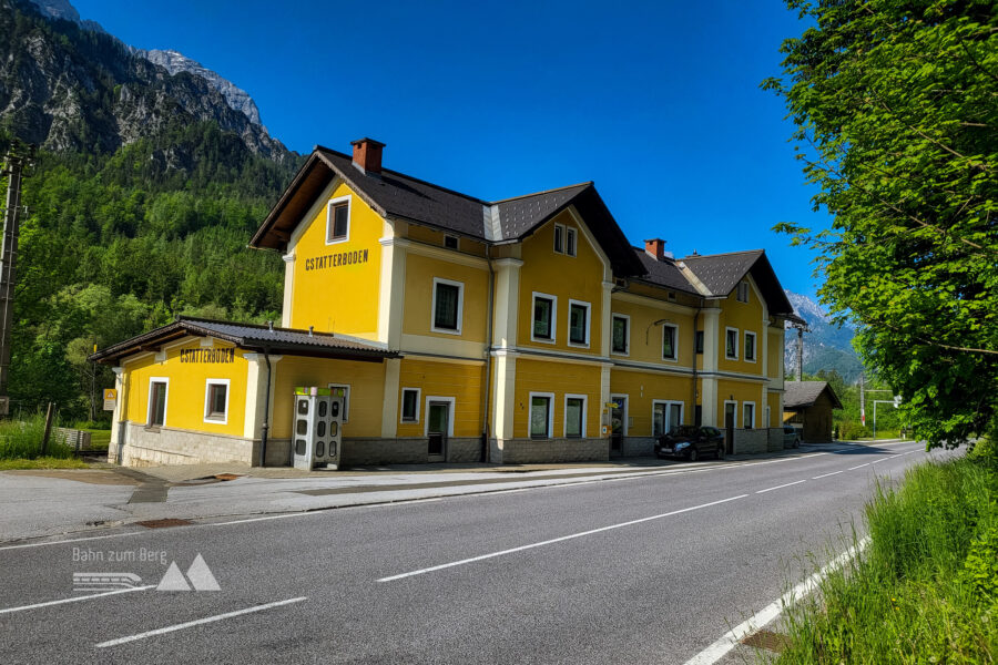 Der Bahnhof Gstatterboden. Für alle Fälle steht hier sogar noch eine Telefonzelle. Foto: Anna, POW AT