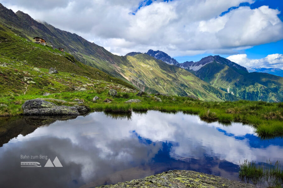 Seduck Hochalm und ein Teil des Kamms, den wir bisher bestritten haben. Ganz rechts liegt die Starkenburger Hütte. Foto: Konrad Gwiggner