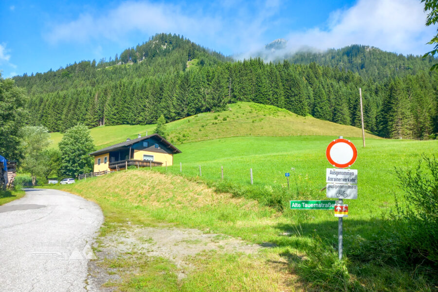 Alte Tauernstraße (reserviert für Radler:innen). Foto: Martina Friesenbichler