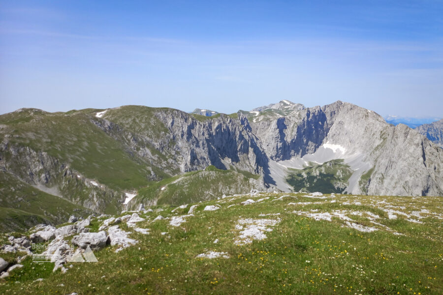 Blick zum Ringkamp. Dahinter der Hochschwab. Foto: Martina Friesenbichler