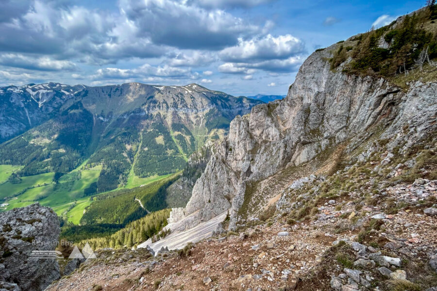 Am Altenbergsteig - prachtvolle Blicke zur Schneealpe. Foto Veronika Schöll