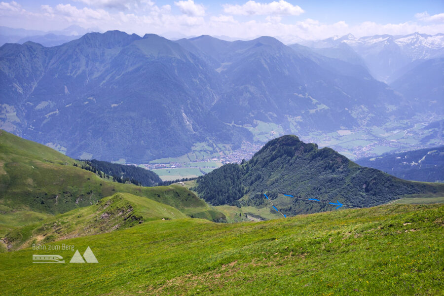 Abstiegs-Almwiesen; Guggenstein mit Aufstiegs-Kuhtrampelpfad. Foto: Karl Plohovich