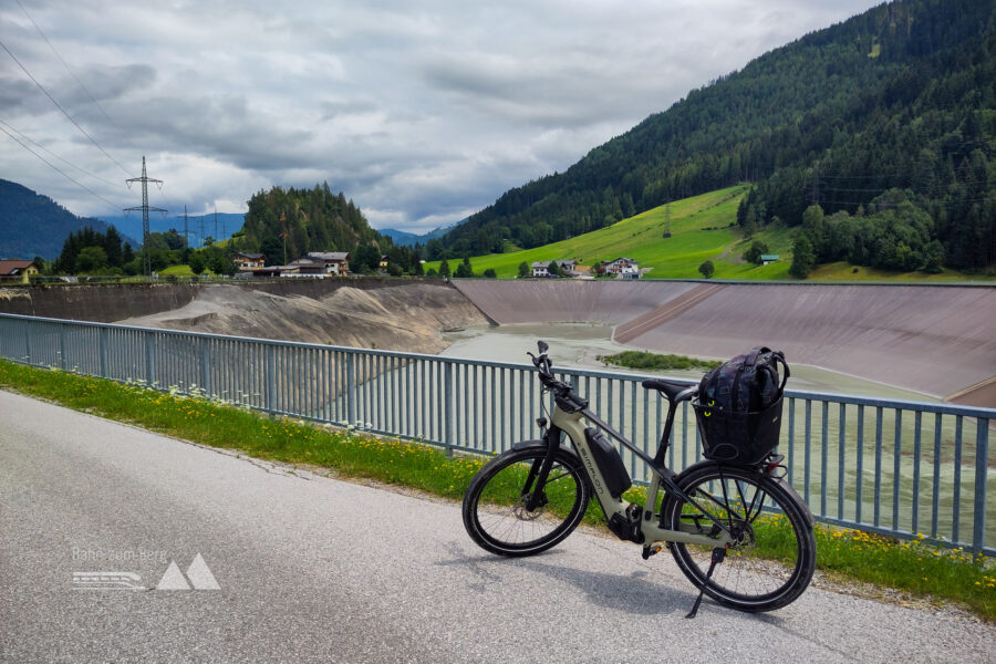 am Tauern-Radweg: Ausgleichsbecken. Foto: Karl Plohovich