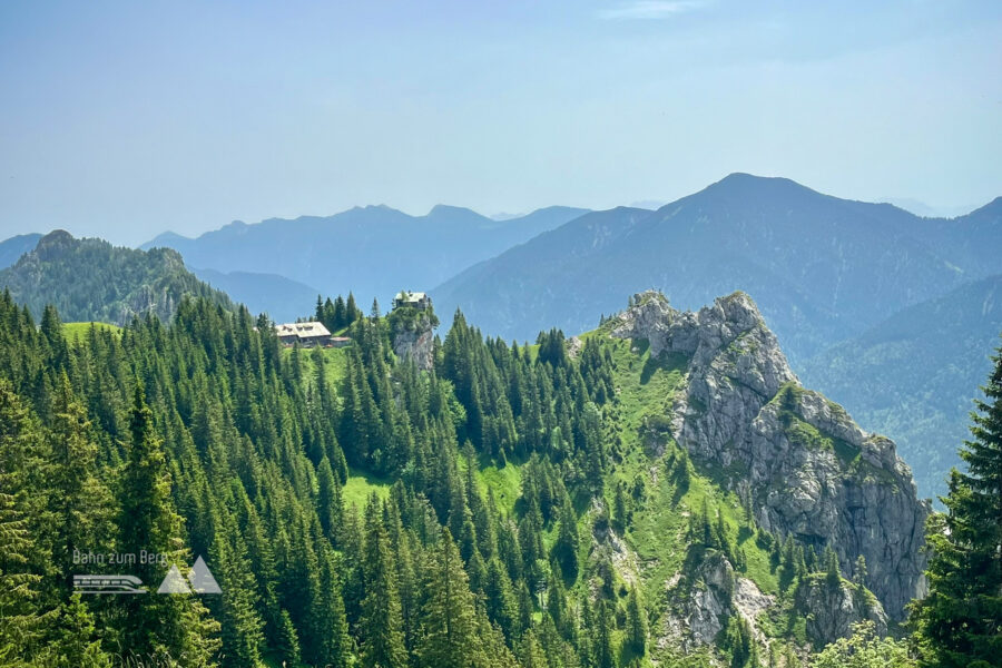 Die Hütte erreichen wir leicht bergab gehend nach einer kurzen Hangquerung. Foto: Fabian Lindner, POW DE