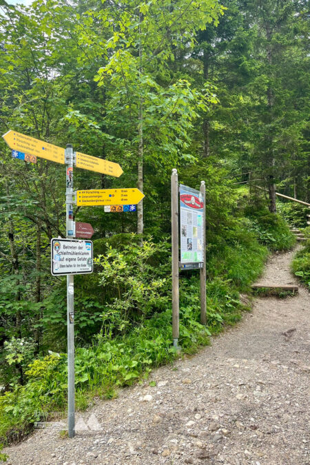 Angesichts der Hitze freuen wir uns über den Abzweiger in die Schleifmühlenklamm, hier wartet eine angenehme Abkühlung auf uns. Foto: Fabian Lindner, POW DE