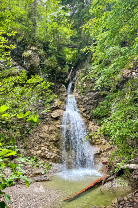 Angesichts der Hitze freuen wir uns über den Abzweiger in die Schleifmühlenklamm, hier wartet eine angenehme Abkühlung auf uns. Foto: Fabian Lindner, POW DE