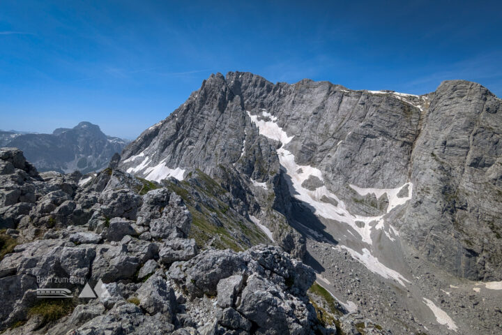 Gipfelblick in Richtung Blaueisspitze und Hochkalter (links) und Watzmann (rechts). Fotos: Maresa Brandner