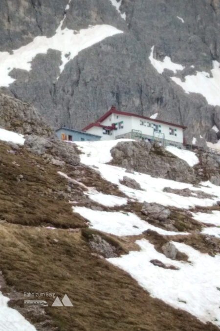 Località Pian dei Spiriti; Rifugio Flli. Fonda Savio; Tafel mit den Gönnern des Rifugio Flli. Fonda Savio. Fotos: Herbert Fuchs