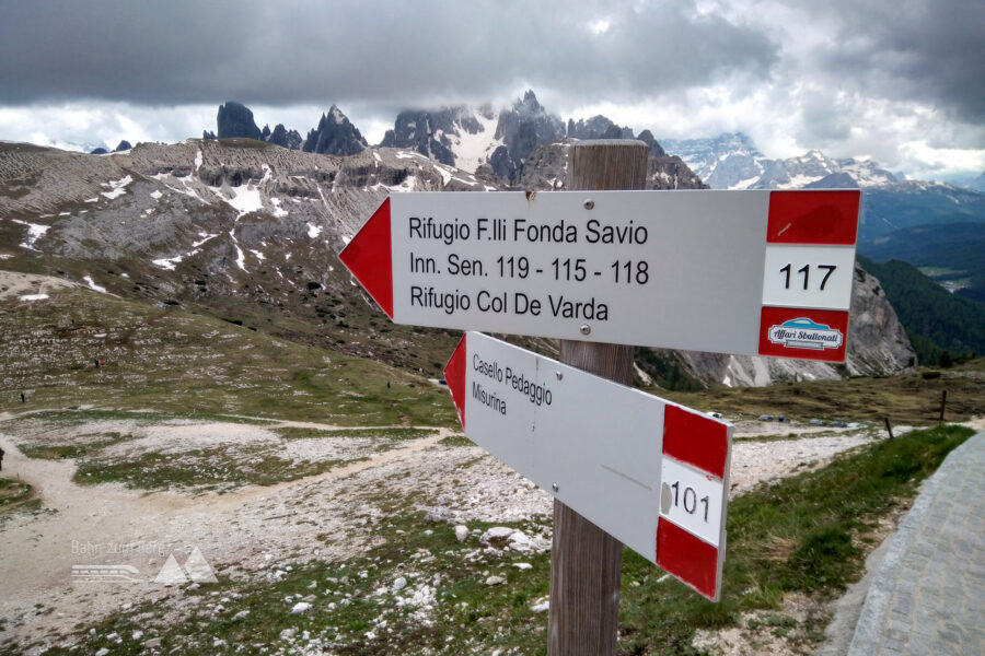 Wegweiser zum Rifugio Flli. Fonda Savio. Foto: Herbert Fuchs