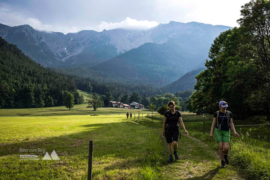 Wieder im Tal – auf Losenheim zu. Foto: Birgit Reiter