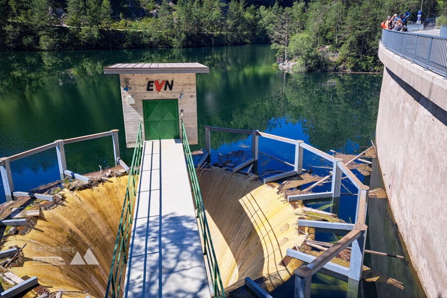 Staumauer und Hochwasser-Ablauftrichter des Erlaufstausees. Foto: Gerold Petritsch