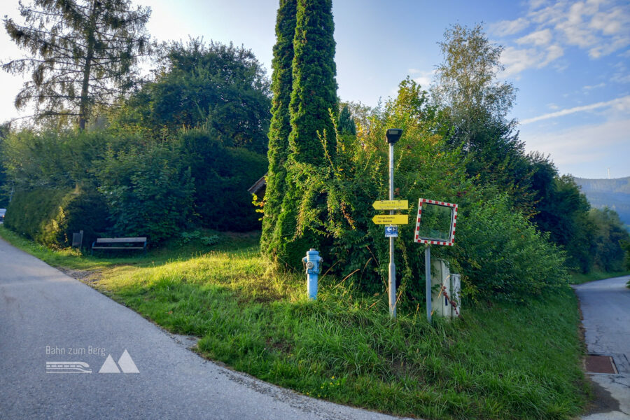 Wegweiser am Beginn der Oberen Bergstraße. Foto: Martina Friesenbichler