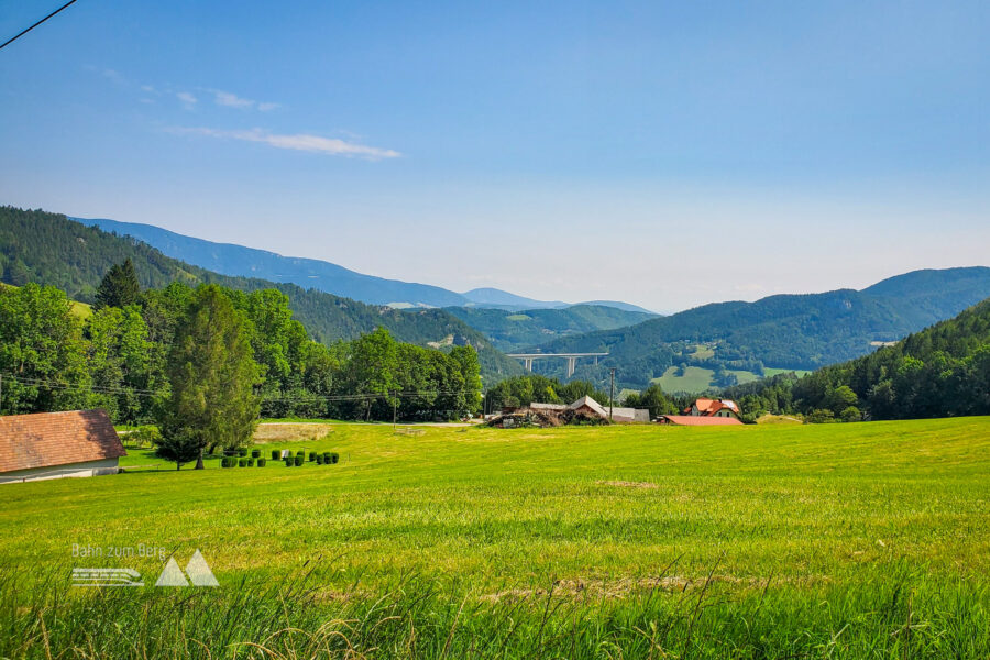 Erste Aussicht am Weg hinauf zum Sonnwendstein. Foto: Linda Prähauser