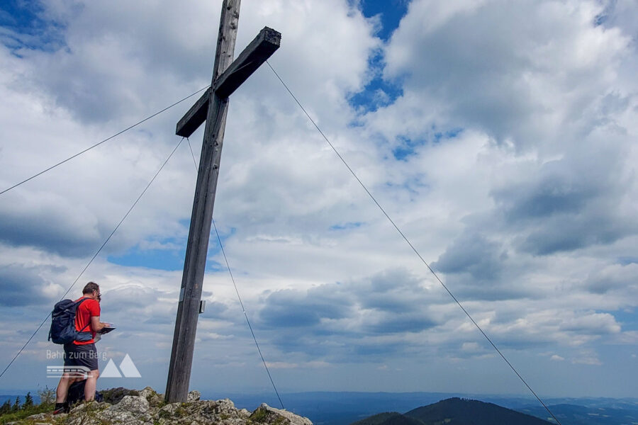 Das Gipfelkreuz vom Erzkogel. Foto: Linda Prähauser