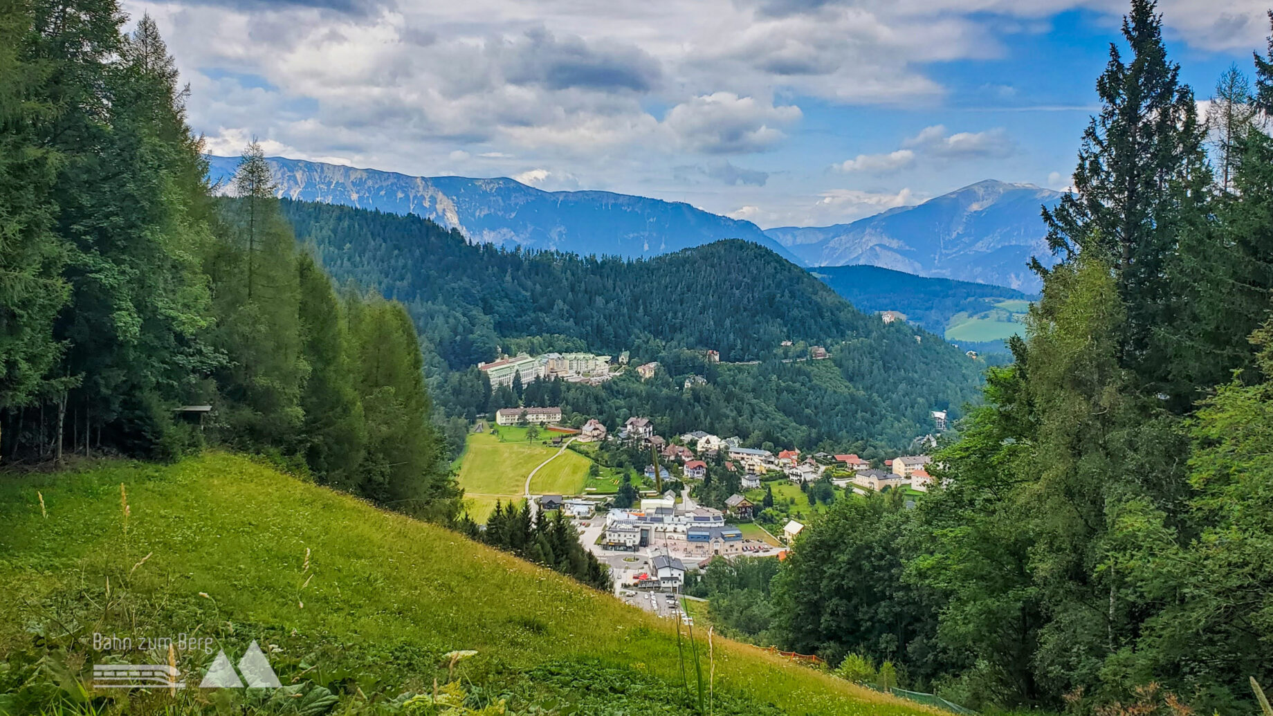 Blick über eine Piste Richtung Semmering Ort. Foto: Linda Prähauser