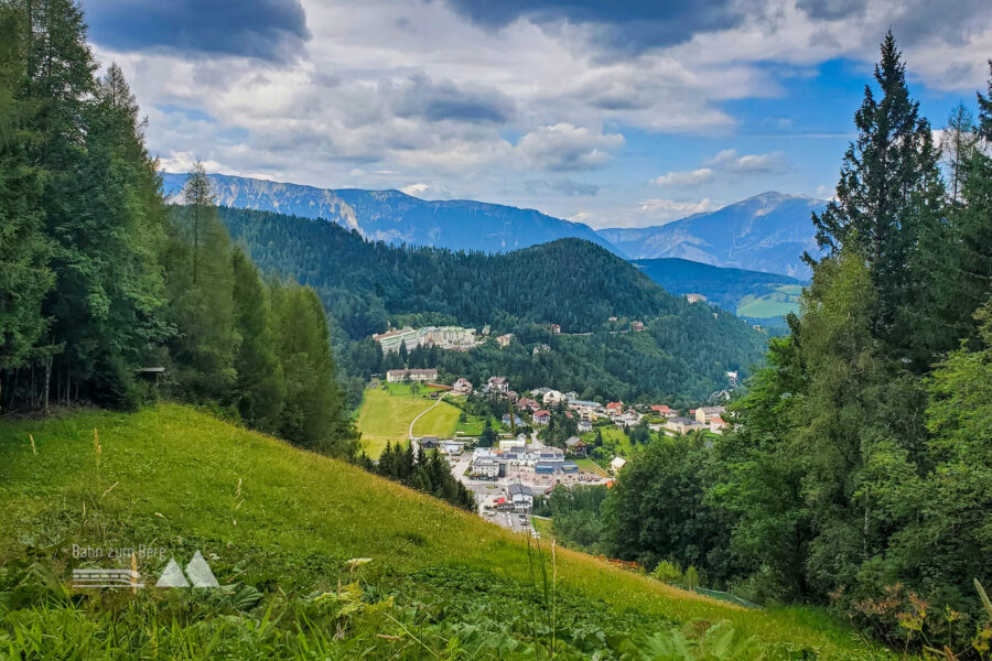 Blick über eine Piste Richtung Semmering Ort. Foto: Linda Prähauser