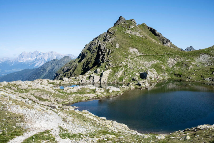 Der erste Kalfferkesselsee, im Hintergrund thront der Dachstein. Foto: Birgit Reiter