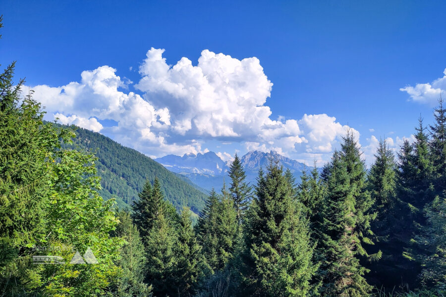 Dachstein – Bischofsmützenblick mit Wolkengebirge. Foto: Karl Plohovich