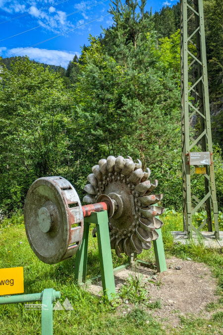 Für Technikinteressierte wird hier ein Wasserkraftwerk erklärt. Foto: Peter, POW AT