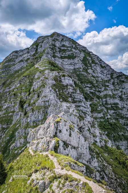 In den Kraxelstellen des rauen Kammes. Der Weg ist immer äußerst gut markiert. Foto: Peter, POW AT