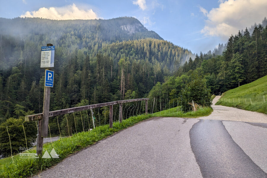 Im Wimbachgries ist Radfahren verboten. Für Bike-und-Hike-Wanderer gibt es entsprechende Fahrradparkplätze. Foto: Maresa Brandner