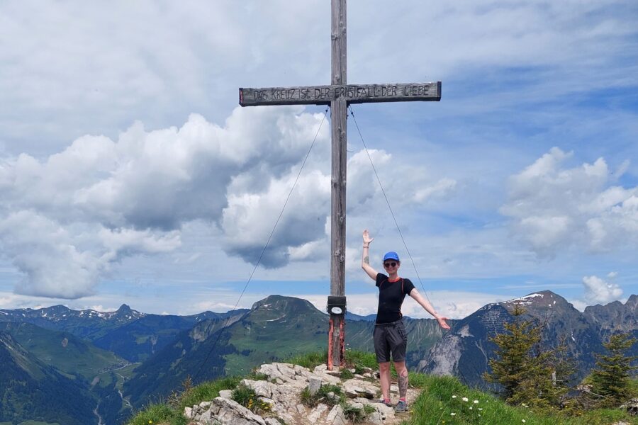 Ein recht großes Kreuz am Glattmar auf 1.930 Metern. Foto: Alice Frischherz