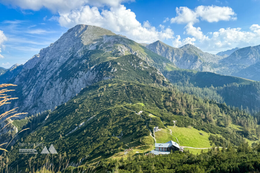 Blick auf den Schneibstein und das Stahlhaus von weiter oben. Foto: Bernhard Walle