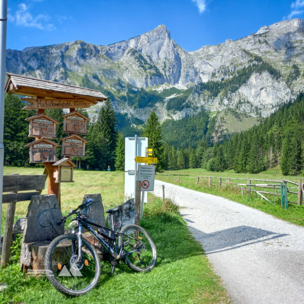 Wechselstation mit Blick zu meinem heutigen Wanderziel. Foto: Martina Friesenbichler