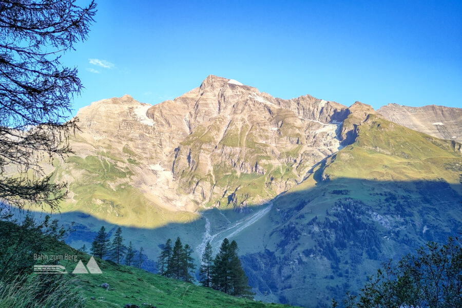 Die prachtvollen Wiesbachhorn – Ostabstürze: gewaltige 2500 Höhenmeter von Ferleiten. Foto: Karl Plohovich