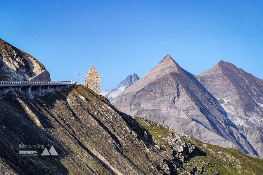 Viele Spitzen – eine ist die Höchste! Gedenkzeichen - Glockner – Sinwelleck- Fuscherkarkopf. Foto: Karl Plohovich